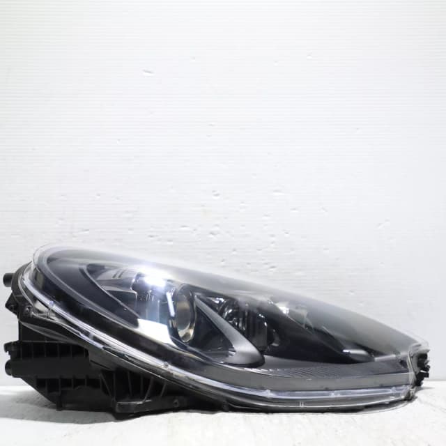 2015-2018 Porsche Macan Right Xenon Headlight Assembly OEM 95B941030FE